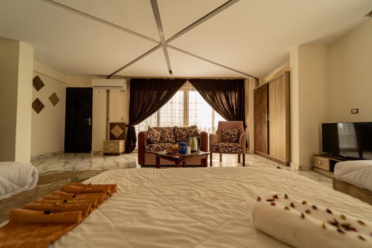 Gardenia Inn Nazlet el-Sisi Bagian luar foto